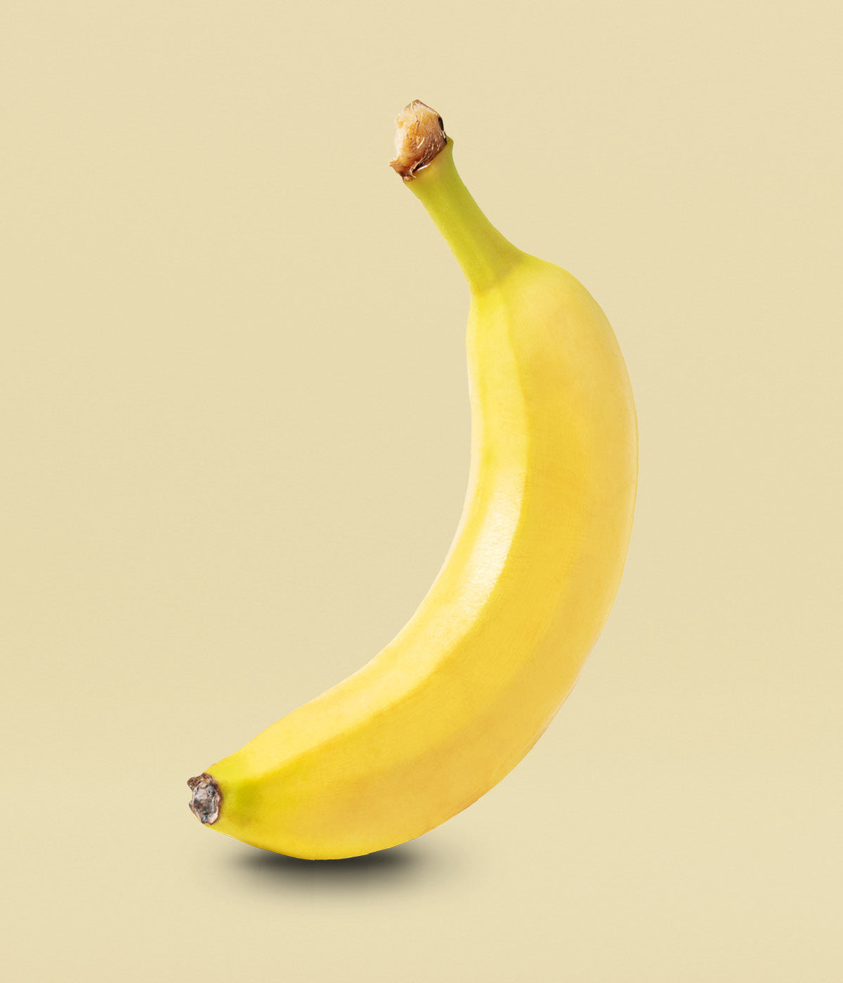 Reife, makellose gelbe Banane mit Schale 